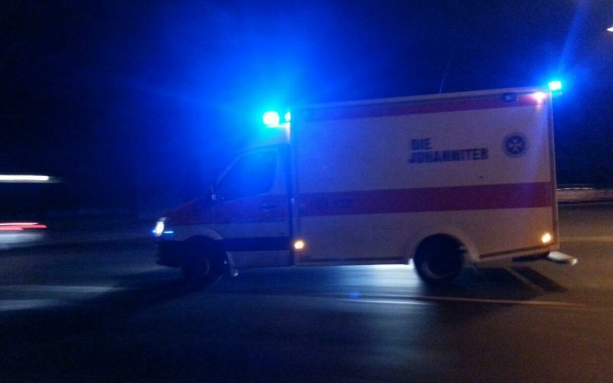 1609316811rettungswagen nacht fh 2014 1609316811rettungswagen nacht fh 2014